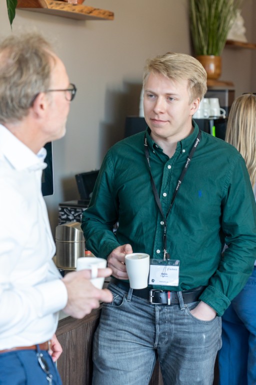 de los ingresos por ventas destinados a compras